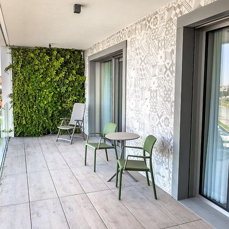 Sea Breeze Aparthotel Каорле Екстериор снимка