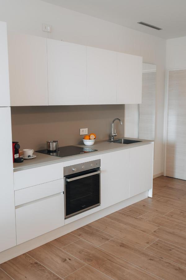 Sea Breeze Aparthotel Каорле Екстериор снимка