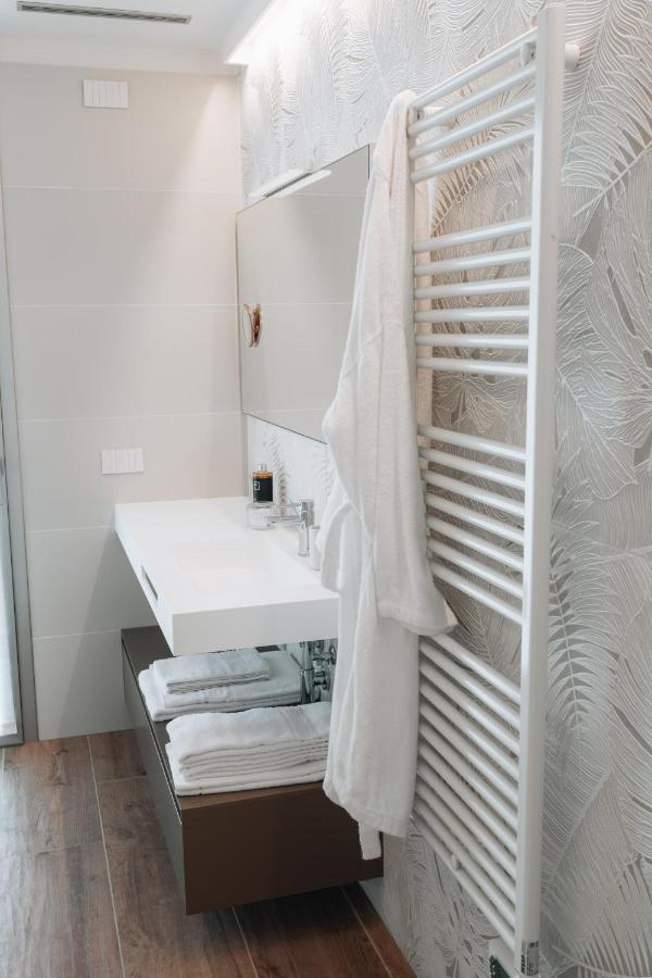 Sea Breeze Aparthotel Каорле Екстериор снимка
