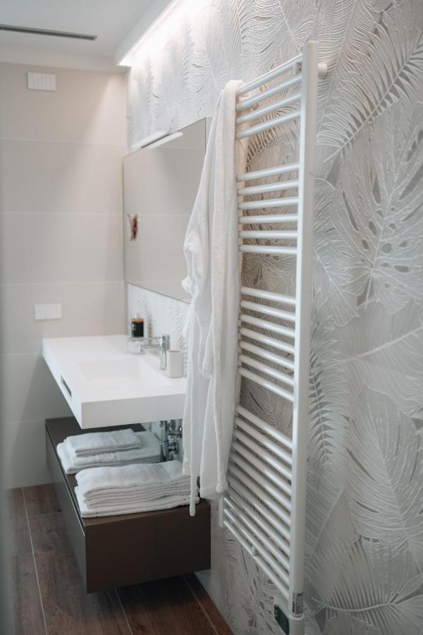 Sea Breeze Aparthotel Каорле Екстериор снимка