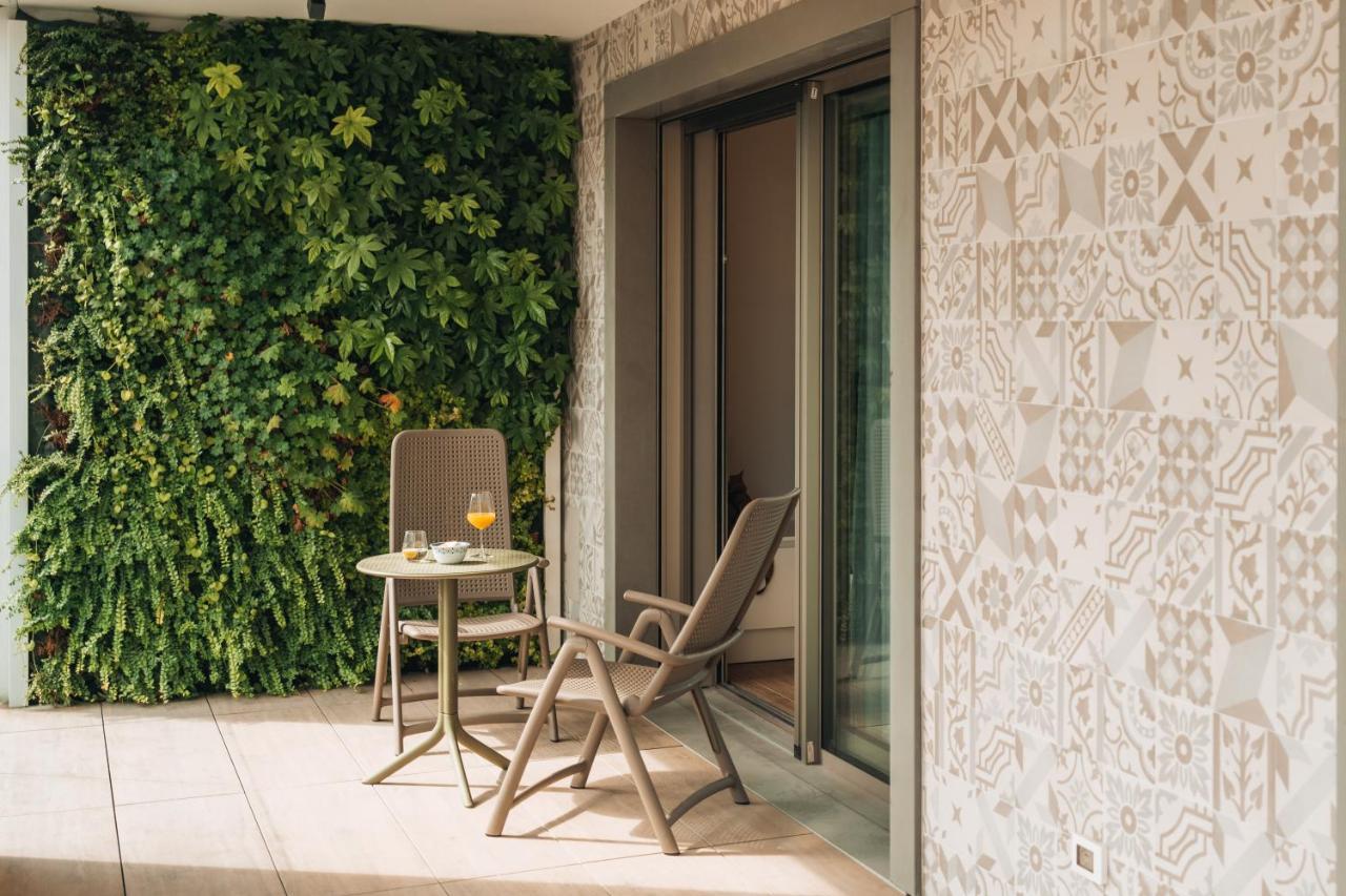 Sea Breeze Aparthotel Каорле Екстериор снимка
