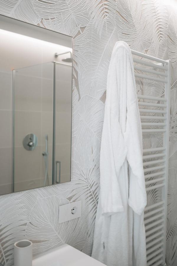 Sea Breeze Aparthotel Каорле Екстериор снимка