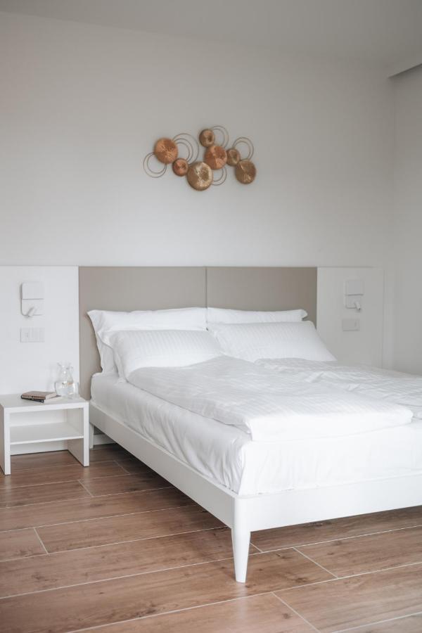 Sea Breeze Aparthotel Каорле Екстериор снимка