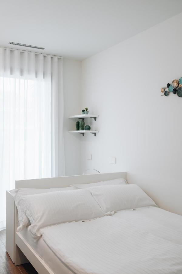 Sea Breeze Aparthotel Каорле Екстериор снимка
