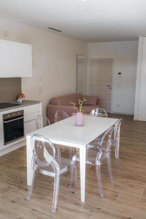 Sea Breeze Aparthotel Каорле Екстериор снимка