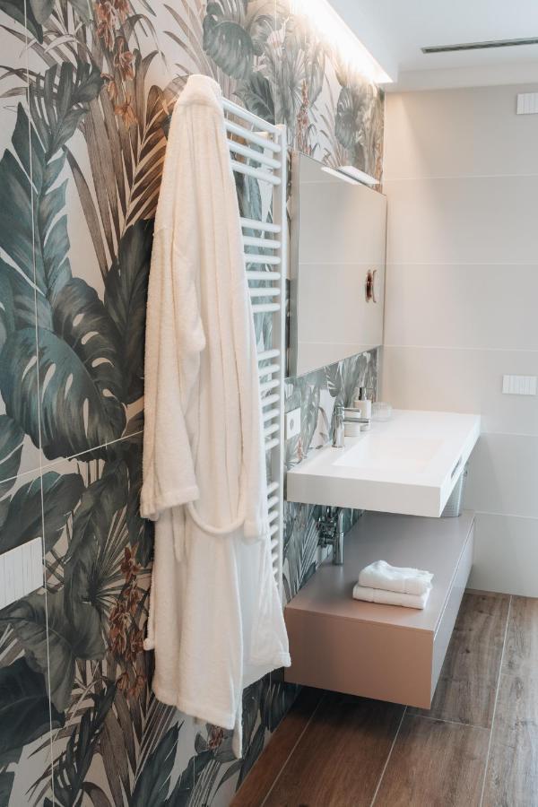 Sea Breeze Aparthotel Каорле Екстериор снимка