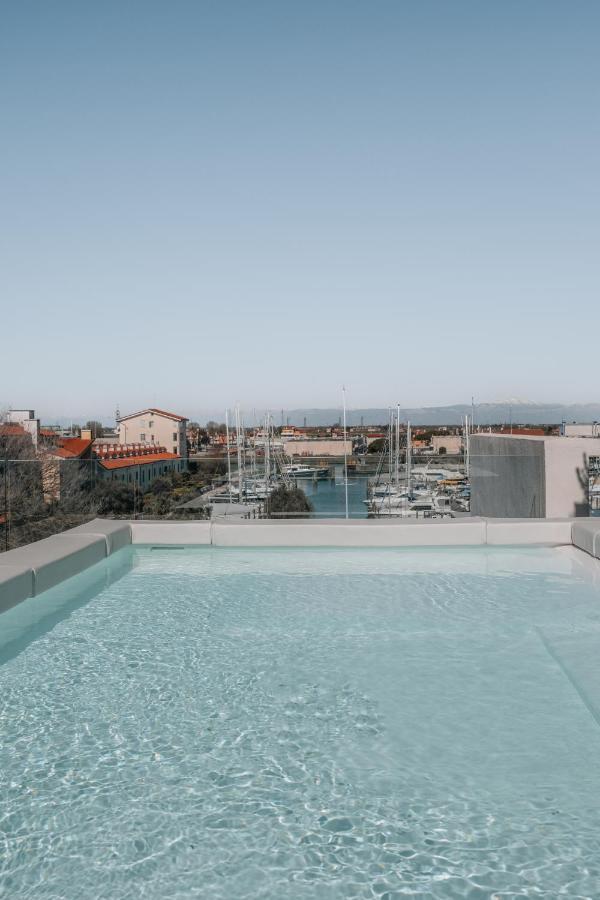 Sea Breeze Aparthotel Каорле Екстериор снимка