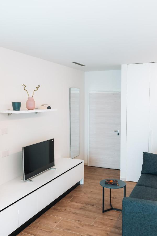 Sea Breeze Aparthotel Каорле Екстериор снимка