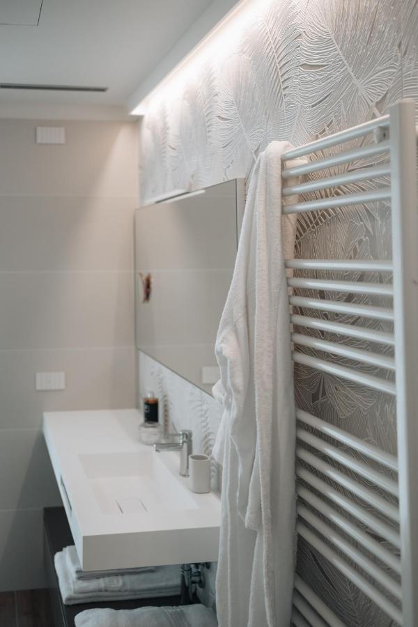 Sea Breeze Aparthotel Каорле Екстериор снимка