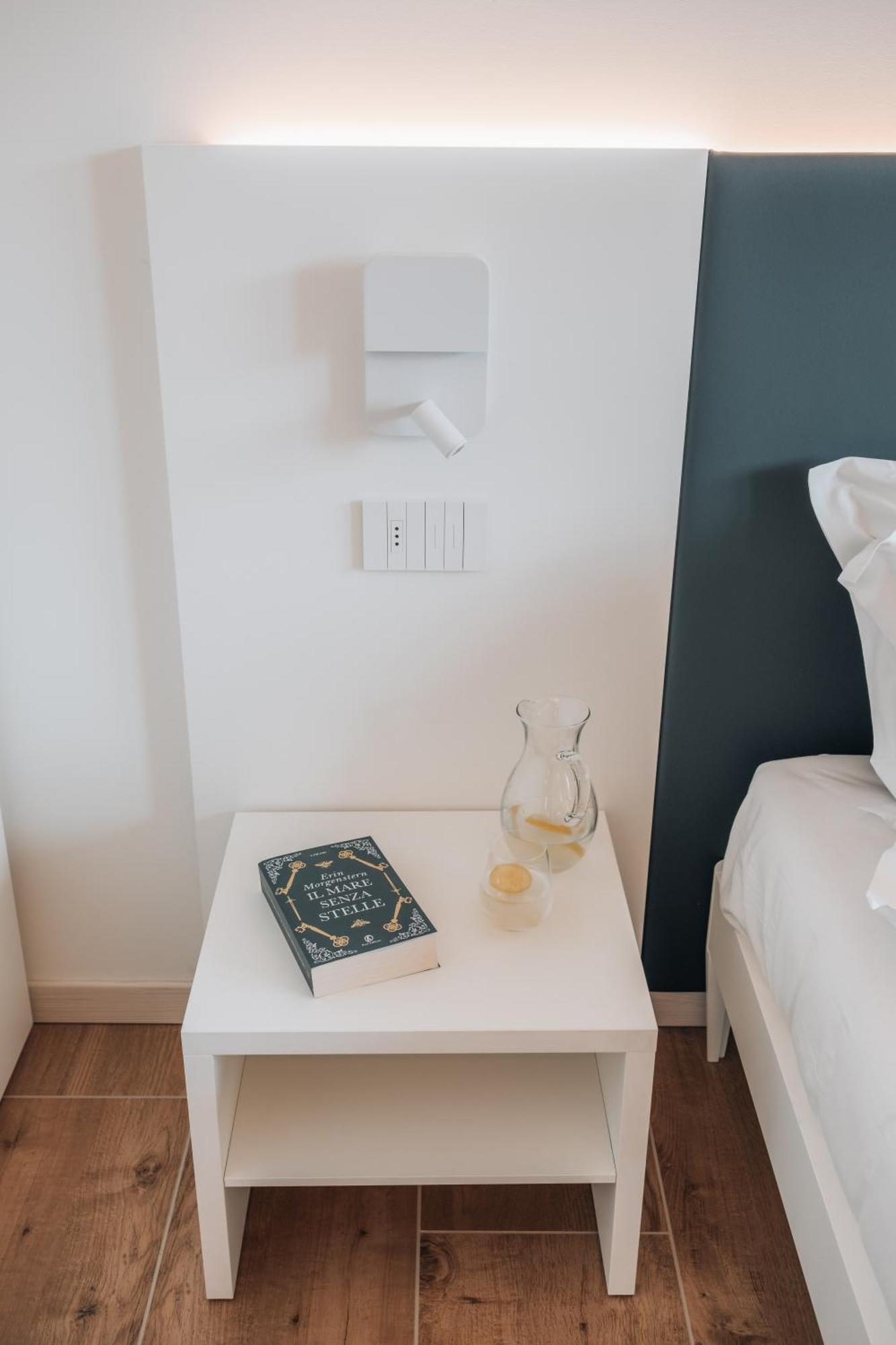 Sea Breeze Aparthotel Каорле Екстериор снимка