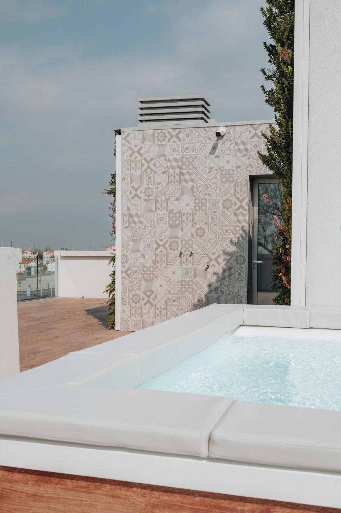 Sea Breeze Aparthotel Каорле Екстериор снимка