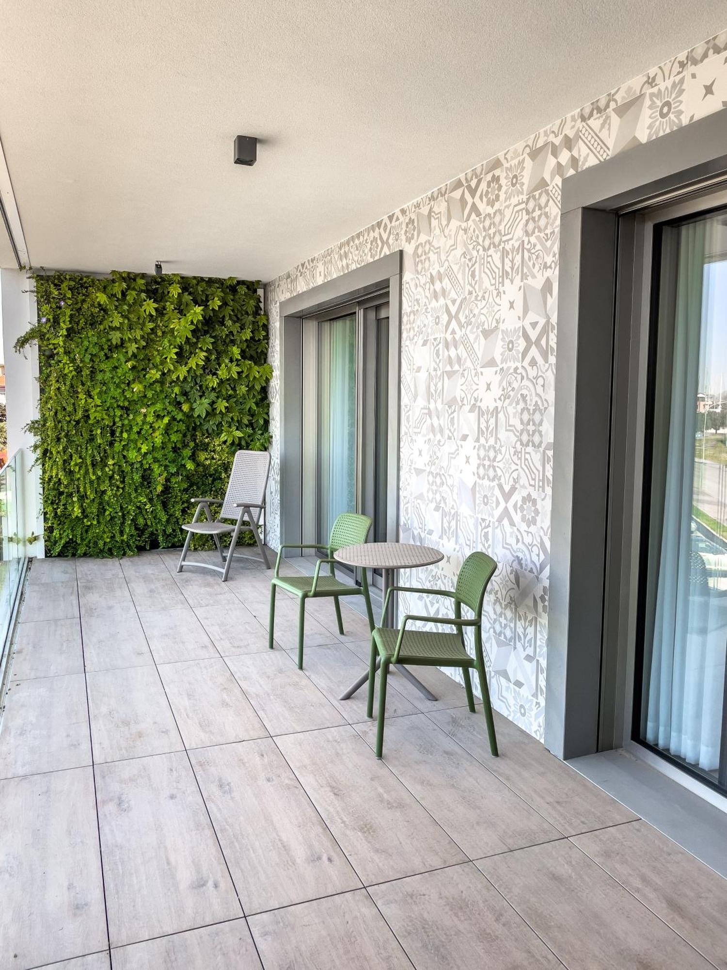 Sea Breeze Aparthotel Каорле Екстериор снимка
